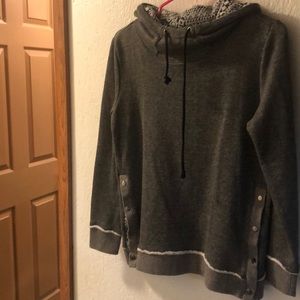 Long sleeve heather gray sweatshirt. White trim